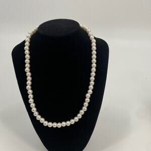 Stretchy faux pearl necklace / bracelet